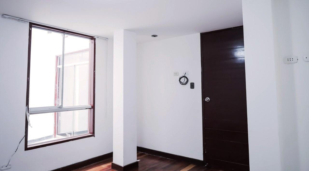 VENTA DE DEPARTAMENTO EN 1° PISO EN URB. SANTA VICTORIA